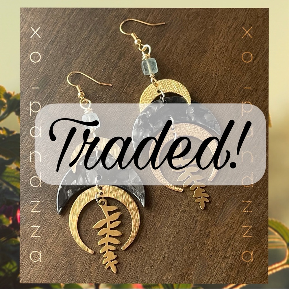 Wisteria Hysteria 🌿 | OOAK handmade earrings✨